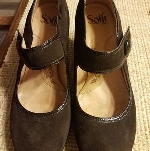 Suede Mary Jane pumps